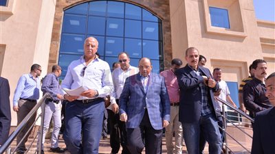 وزير التنمية المحلية يتفقد المنطقة التكنولوجية ومستشفى جامعة أسيوط