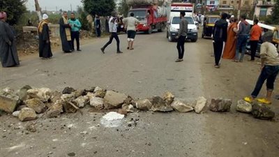 أهالي قرية بالشرقية يعترضون حملة لإزالة التعديات (صور)