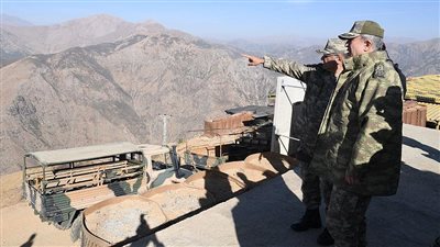 رئيس الأركان التركي يتفقد الوحدات العسكرية الحدودية مع العراق