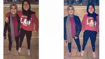 فتاتان تقلدان طريقة الشباب في التقاط الصور (صور)