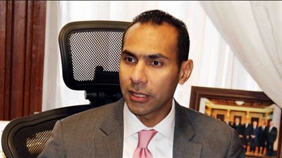 نائب رئيس بنك مصر يوضح حقيقة إيقاف التعامل بالعملة القطرية