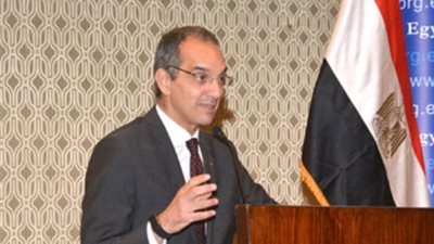 وزير الاتصالات: نسعى لتقديم خدمات توثيق الزواج والطلاق عبر التابلت