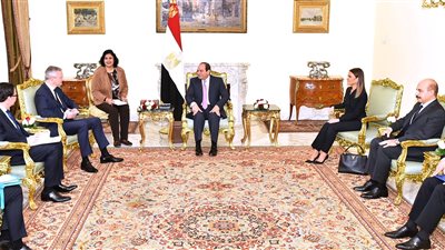 شراكة اقتصادية بين القاهرة وباريس.. السيسي يلتقي وزير المالية الفرنسي.. الرئيس يؤكد أولوية ملف التعاون التجاري بين البلدين.. وتعزيز حجم الاستثمارات الفرنسية في السوق المصري