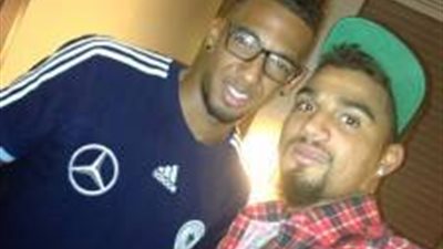 بالصورة.. الأخوان «بوتنج» يلتقطان صورة سلفى قبل مباراة ألمانيا وغانا