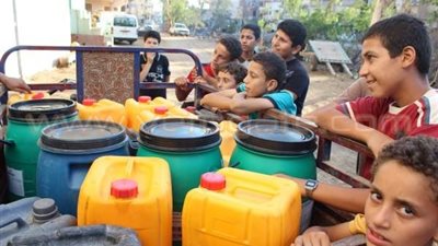 بالصور.. قطع طريق «المنصورة - دمياط» بسبب انقطاع المياه