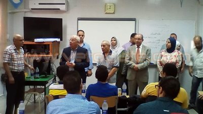 بالصور.. محافظ بورسعيد يلتقى بطلاب الثانوية والجامعات