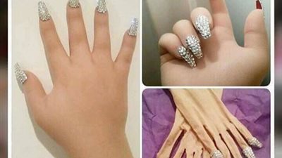 شاهد.. «جوانتي» يحتوي على أظافر يثير ضجة عبر «فيس بوك»