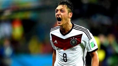 «أوزيل» يتقدم بالهدف الأول لألمانيا أمام إيطاليا في يورو 2016