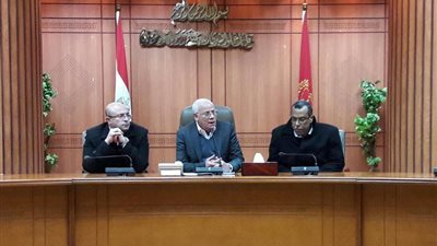 محافظ بورسعيد يكلف الأحياء بمتابعة تنفيذ مبادرة الرئيس بطلاء المنازل