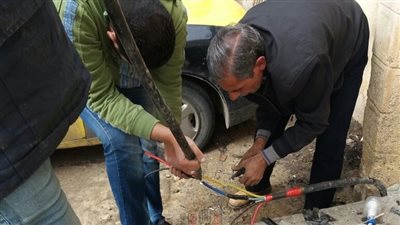 إصلاح التلفيات الناتجة عن النوة بأعمدة الإنارة في الإسكندرية