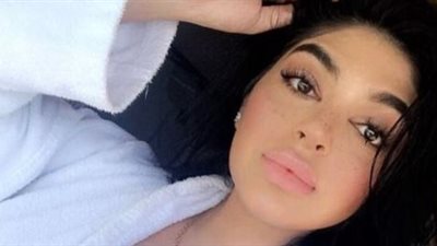 بالصور.. شبيهة كيم كاردشيان وشقيقتها تعيشان بدبي