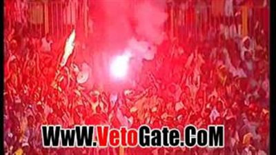 بالفيديو.. جماهير المريخ تشعل الشماريخ أمام شباب العلمة