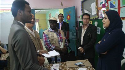 بعثة الاتحاد الأفريقي تتفقد لجان الانتخابات بالزمالك (صور)