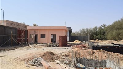 محافظ البحر الأحمر يطالب بسرعة الانتهاء من أعمال الصرف الصحي (صور)