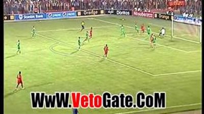 بالفيديو.. مهاجم المريخ يهدر فرصة هدف بطريقة كوميدية أمام شباب العلمة