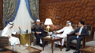بالصور.. أمين «حكماء المسلمين» يعقد جلسة مباحثات مع شيخ الأزهر