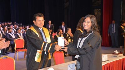 وزير الرياضة يشهد حفل تخرج كلية الإدارة بالأكاديمية العربية (صور)