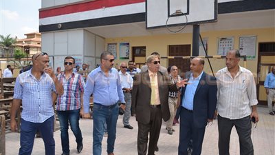 بالفيديو.. محافظ الإسماعيلية يتفقد أعمال الصيانة بمدرسة إعدادية