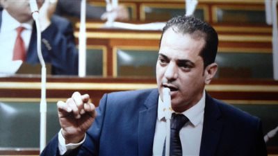 علاء سلام يطالب باستمرار الضغط على قطر