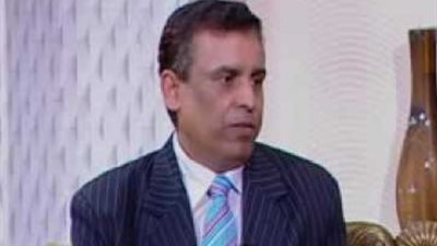 عماد الأزرق يشارك في معرض الكتاب بـ«شي جين بينغ.. الطريق إلى القمة»