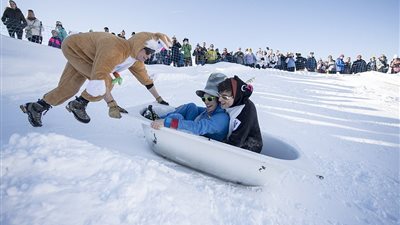 سباق البانيو السابع في سويسرا (صور)