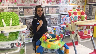 بالصور.. هبة مجدى تشتري لوازم مولودها الأول