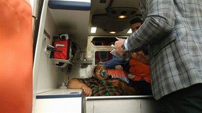 مواطن يدلي بصوته ببور فؤاد داخل سيارة إسعاف (صور)