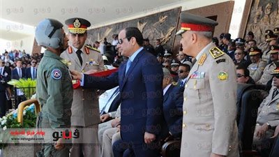 بالصور..السيسي يشهد حفل تخريج دفعة جديدة من الكلية الجوية
