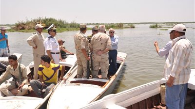 بالصور.. محافظ بورسعيد وكامل الوزير يتفقدان أعمال تطهير بحيرة المنزلة