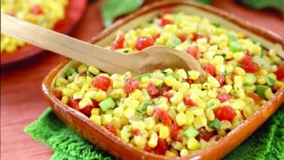 طريقة إعداد سلطة الذرة بالطماطم والخل