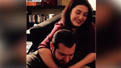 مشهد رومانسي بين كندة علوش وعمرو يوسف يشعل «فيس بوك»