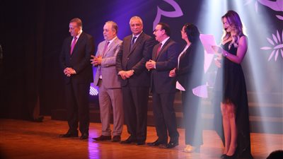 وزيرا التنمية المحلية والاتصالات يفتتحان مسرح معهد فنون مسرحية