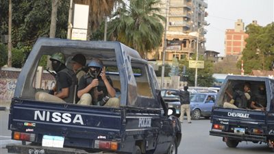 الأمن يداهم مصنعا غير مرخص لإنتاج الخمور مجهولة المصدر ببولاق