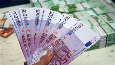 اليورو قرب ذروته في 6 أسابيع مع استمرار شهية المخاطرة