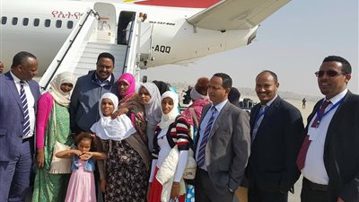 وصول الإثيوبيين المفرج عنهم بمصر بصحبة رئيس وزرائهم إلي بلدهم
