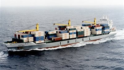 إيران تبدي استعدادها لشحن مواد غذائية إلى قطر