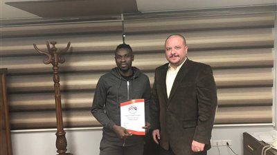 مهارات لاعب برشلونة السابق المنضم حديثا للمصري (فيديو)