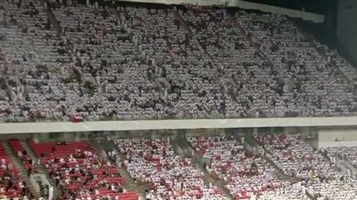 بالصور.. جماهير الإمارات تملأ الملعب قبل موقعة أستراليا