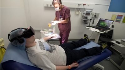مستشفى فرنسي تستخدم الواقع الافتراضي VR للتحايل على الألم