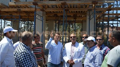 محافظ الإسماعيلية بعاين كوبري المشاة الجديد بالطريق الصحراوي