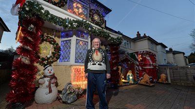 بالصور.. زوجان يصممان زينة الكريسماس بـ7 آلاف جنيه إسترليني