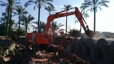 «سبوبة» بناء المقابر على أملاك الدولة في دمياط (صور)