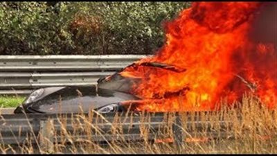 خلل فني في أقفال قضبان سيارة بورش 911 GT3 (فيديو)