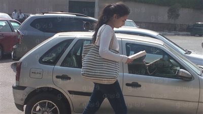 بالصور.. طالبات الثانوية العامة يتوافدن على مدرسة مصر الجديدة