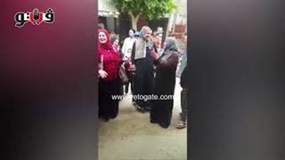 سيدات المنوفية يغنين للسيسي: «كايد الإخوان أهو» (فيديو)