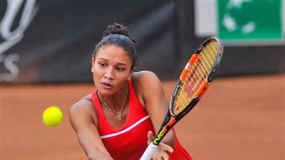 ساندرا سمير تتأهل إلى ربع نهائي بطولة المستقبل للتنس بسويسرا