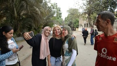 ندي بسيوني تدلي بصوتها في الانتخابات الرئاسية (صور)