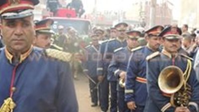 بالصور.. أهالي «العقدة» يشيعون جنازة شرطي ضحية السطو المسلح بالشرقية