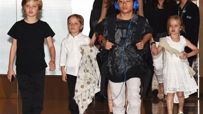 بالصور.. أنجلينا جولي تروج لفيلمها الجديد Maleficent بصحبة أطفالها في اليابان