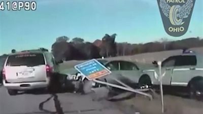 بالفيديو والصور.. مطاردة الشرطة لصبي سرق سيارة صديق والدته